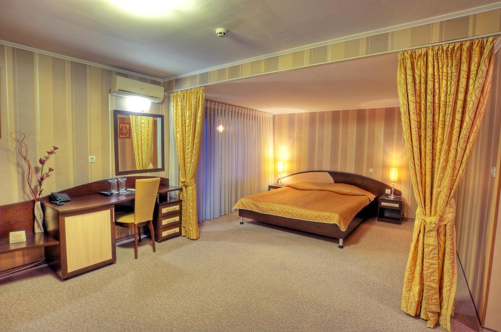 Luxor Hotel Smolyan Exteriör bild