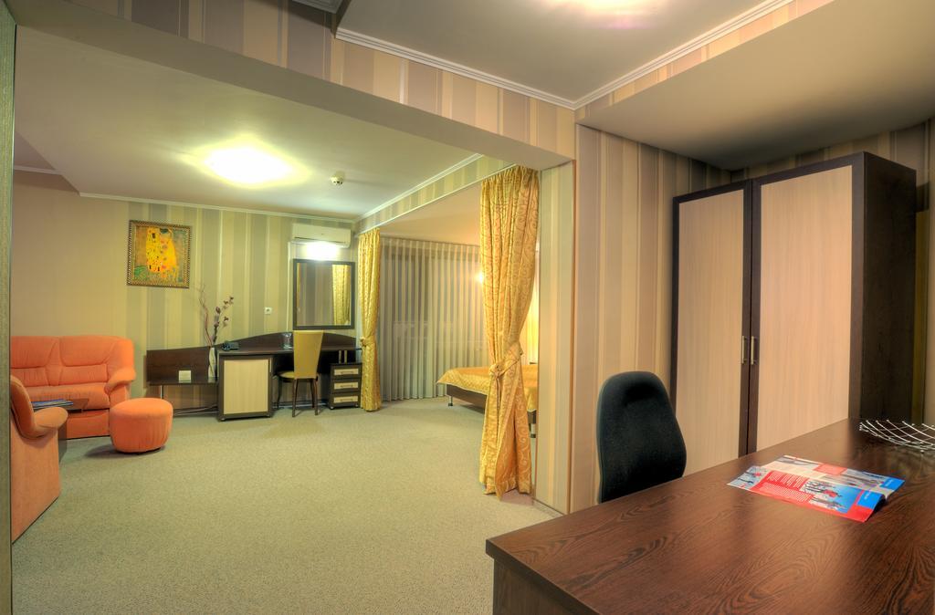 Luxor Hotel Smolyan Exteriör bild